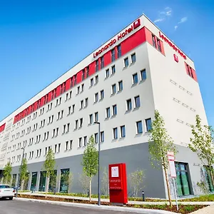 4* Otel Leonardo East